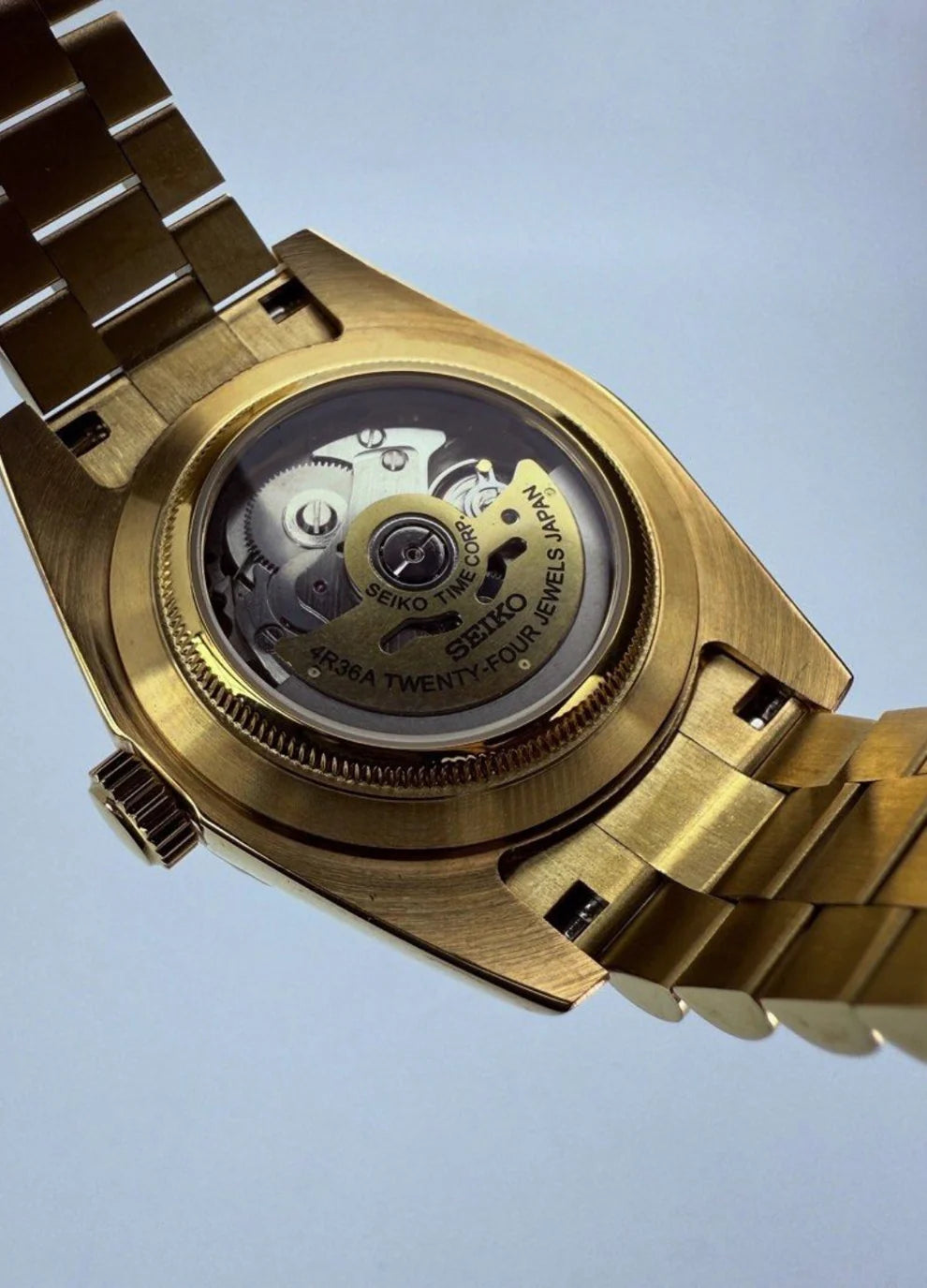 CLÉVDATE | GOLDEN OUT