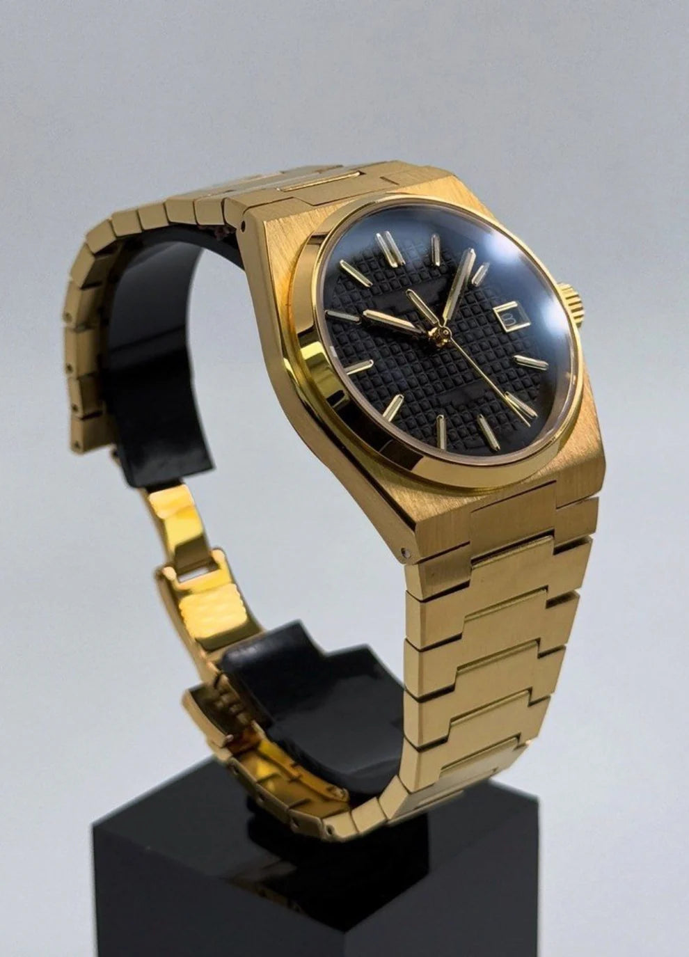 CLÉV-DWELLER | GOLDEN BLACK