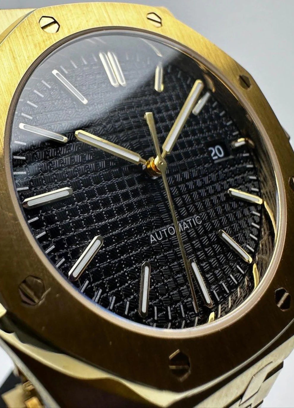 CLÉV-OAK | GOLDEN OUT