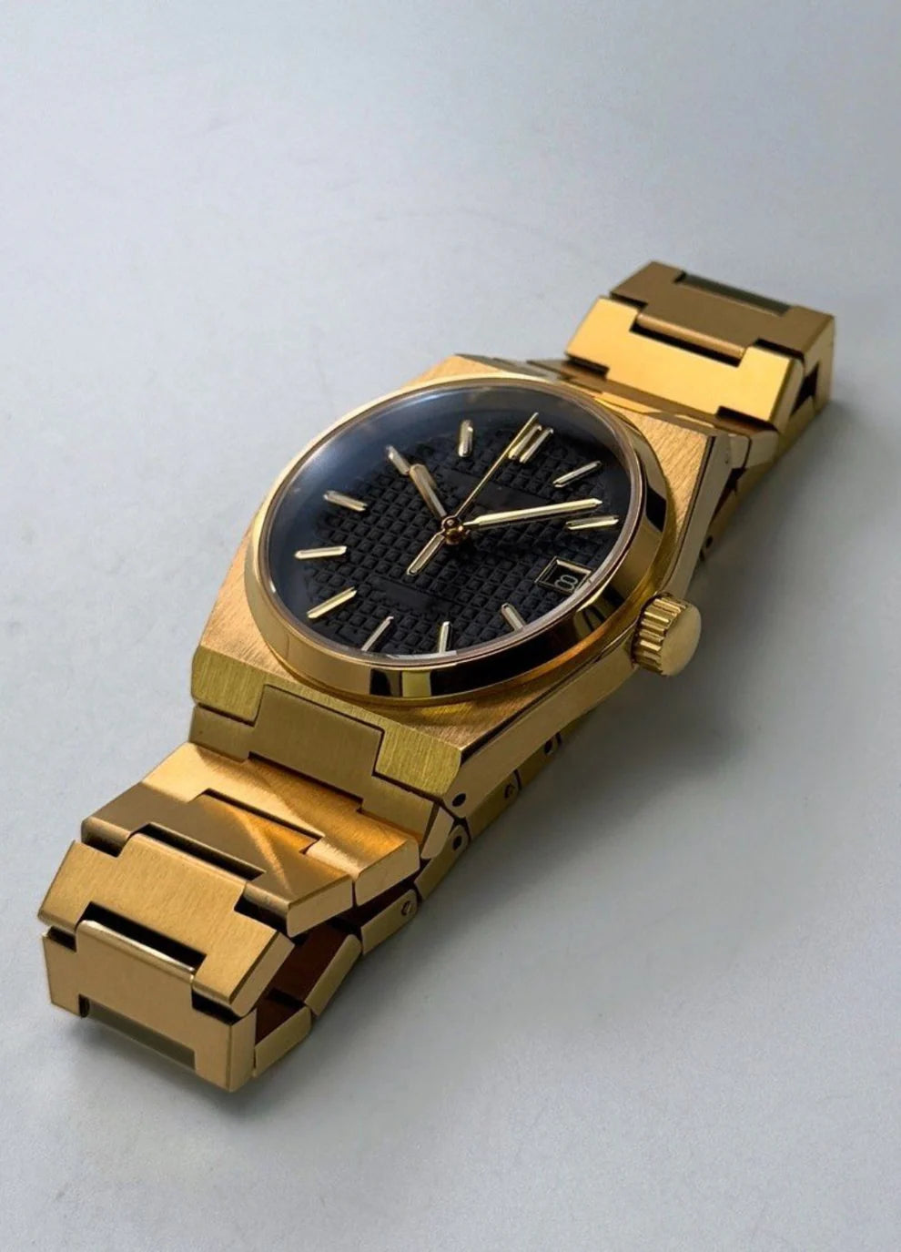 CLÉV-DWELLER | GOLDEN BLACK